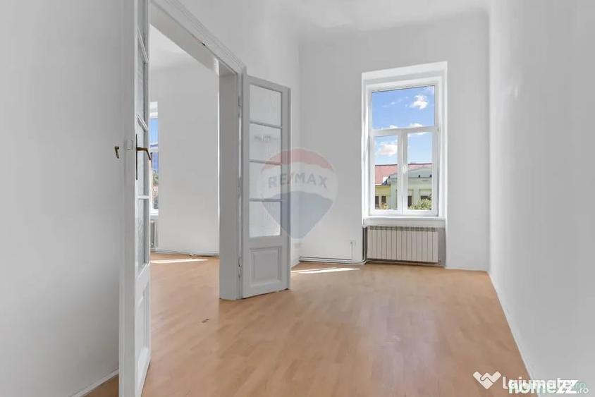 Apartament cu 3 camere semidecomandat în Central