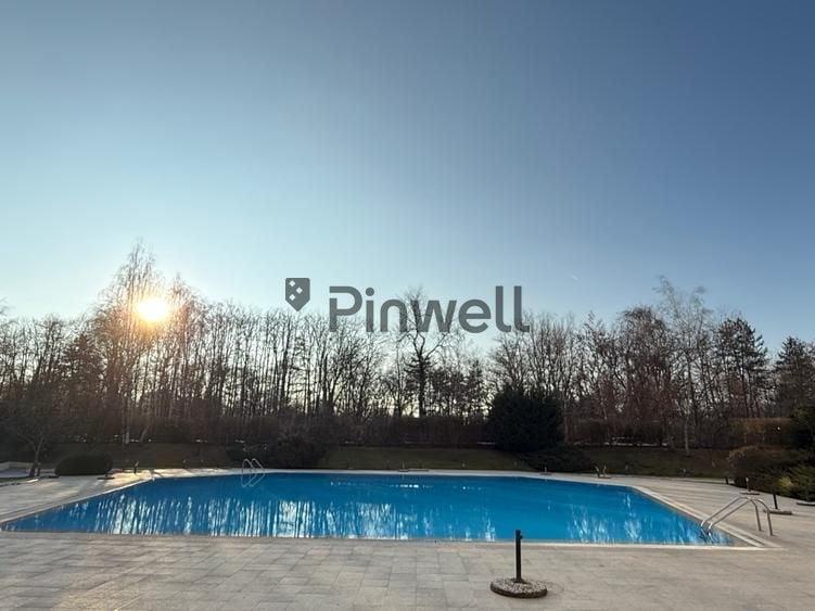 Apartament cu 4 camere semidecomandat, mobilat în Herăstrău