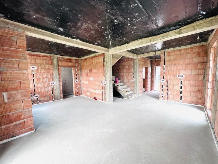 Duplex cu 4 camere cu Teren 315 Mp în Moșnița Nouă