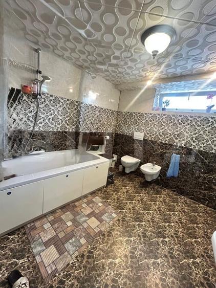 Casă individuală cu 8 camere cu Teren 450 Mp în Zărnești