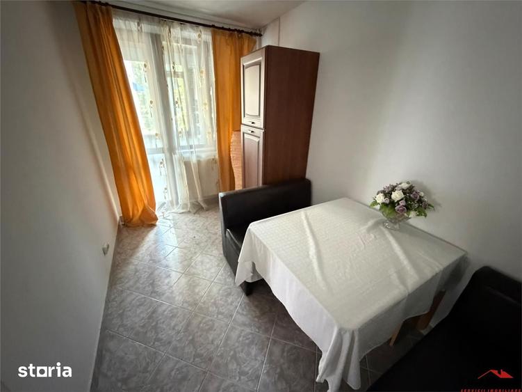 Apartament cu 3 camere decomandat în Sud