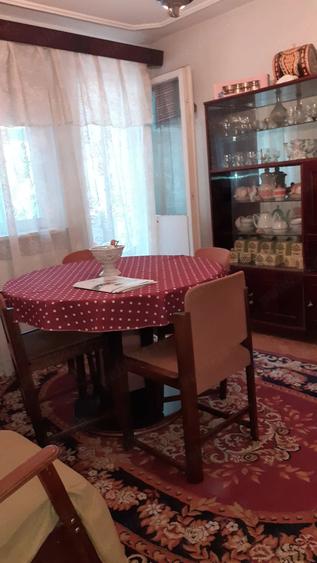 Apartament cu 3 camere decomandat în Sud
