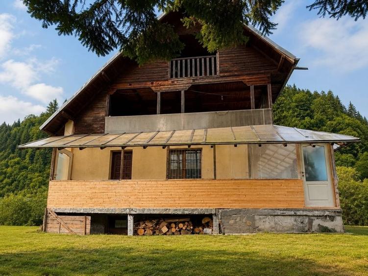 Casă cu 4 camere cu Teren 600 Mp în Central