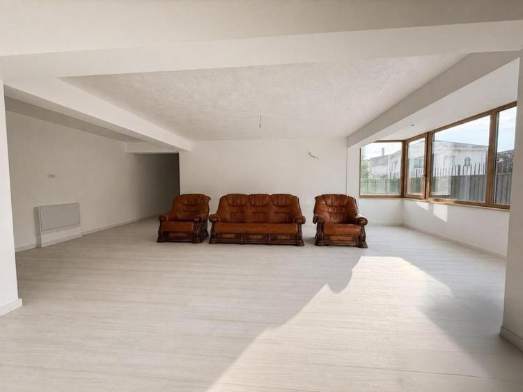 Apartament cu 3 camere în Titan