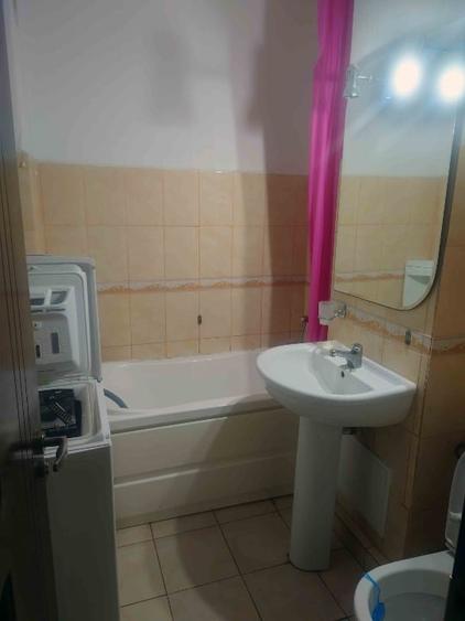 Apartament cu 3 camere decomandat, mobilat în Mircea cel Bătrân