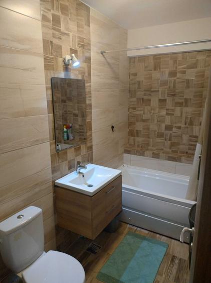 Apartament cu 3 camere semidecomandat în Central