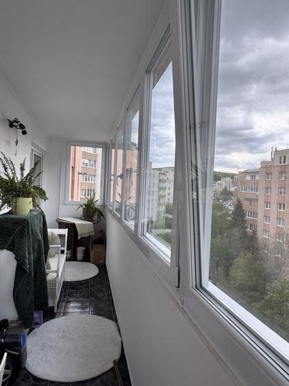 Apartament cu 4 camere decomandat în Tudor