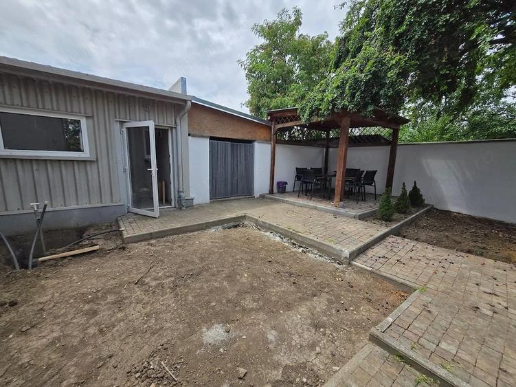 Casă cu 14 camere cu Teren 1000 Mp în Mehala
