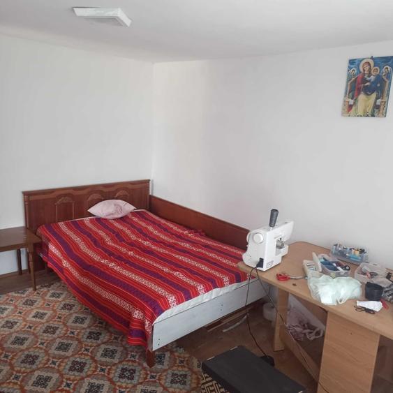 Casă cu 4 camere în Bujoreni