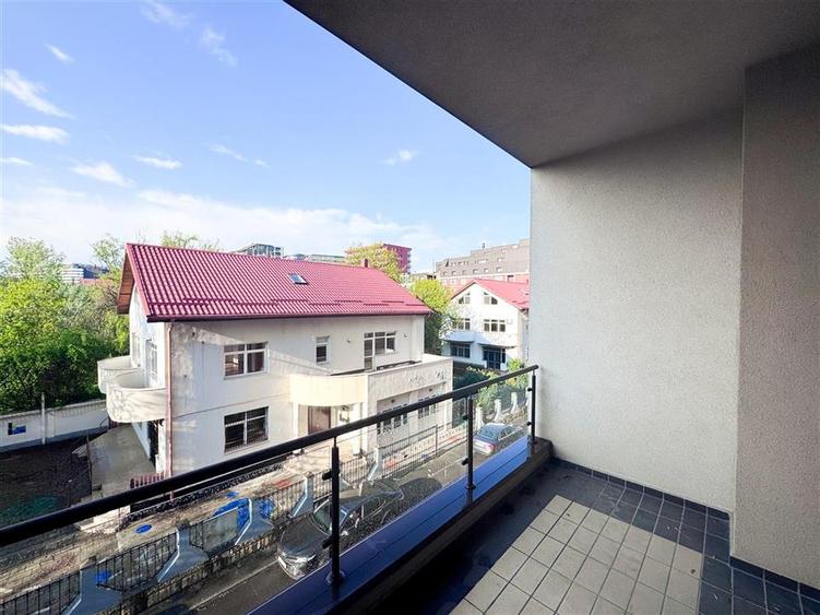 Apartament cu 4 camere decomandat, mobilat în Herăstrău