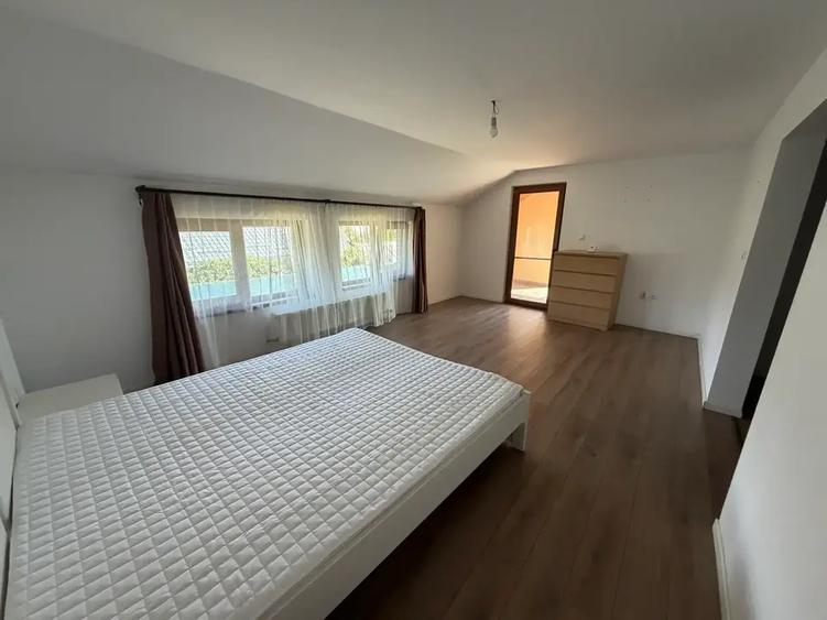 Duplex cu 5 camere cu Canalizare în Central