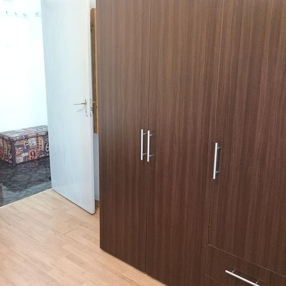 Garsonieră decomandată în Decebal