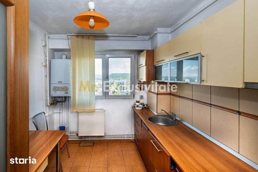 Apartament cu 3 camere decomandat în Calea București