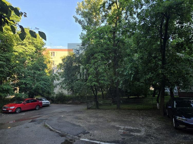 Apartament cu 3 camere decomandat, mobilat în Rahova