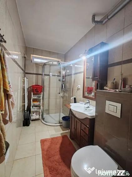 Apartament cu 3 camere semidecomandat în Săsar