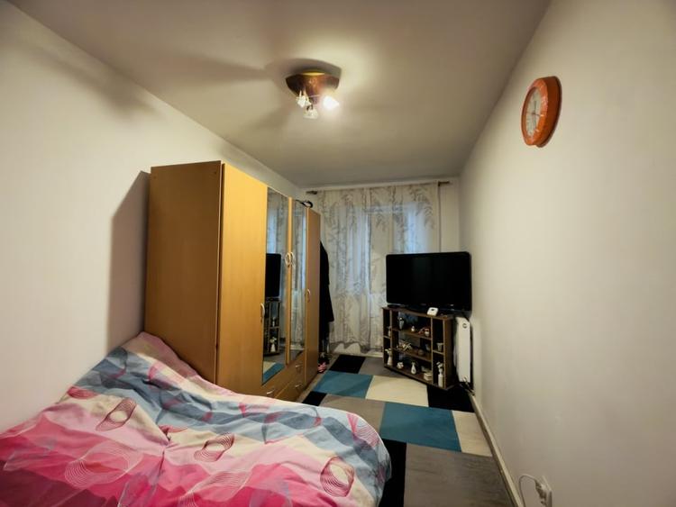 Apartament cu 3 camere semidecomandat, mobilat în Girocului