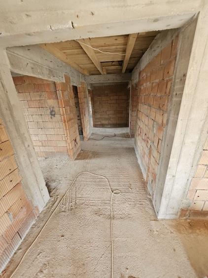 Casă cu 3 camere în Cărpiniș