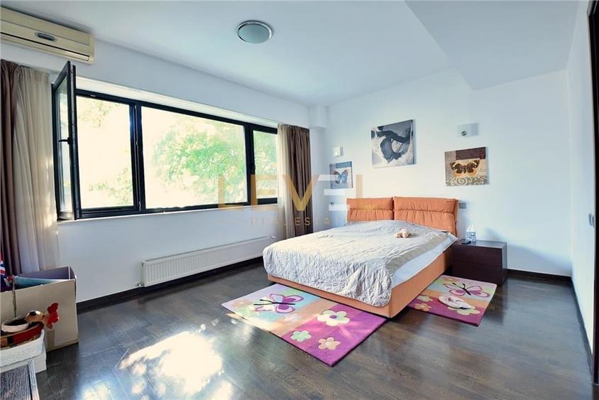 Casă individuală cu 8 camere cu Canalizare în Herăstrău
