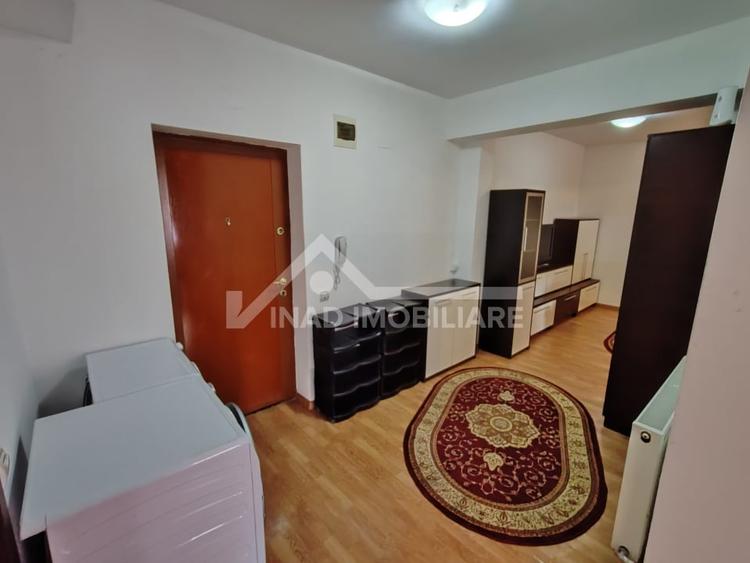 Apartament cu 3 camere semidecomandat, mobilat în Bună Ziua