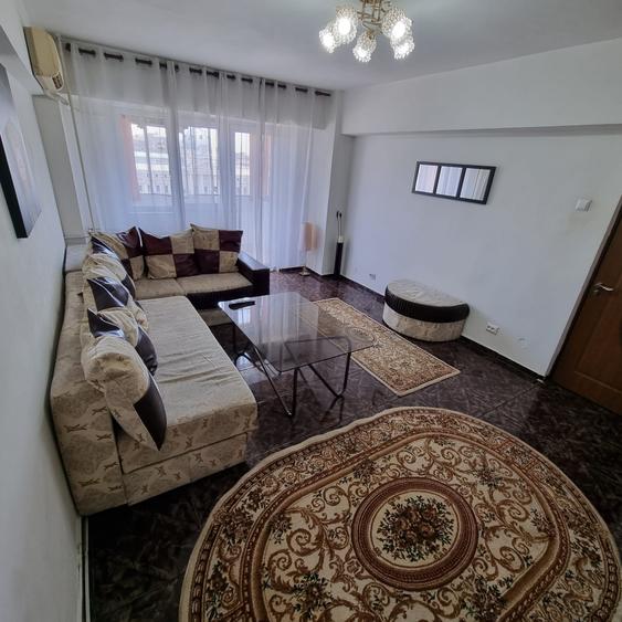 Apartament cu 2 camere decomandat în Universitate