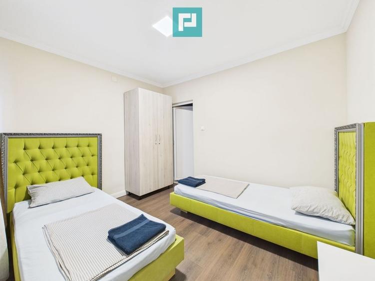 Casă individuală cu 8 camere cu Canalizare în Aradul Nou