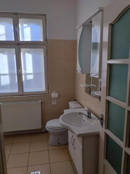 Casă individuală cu 5 camere cu Teren 229 Mp în Central