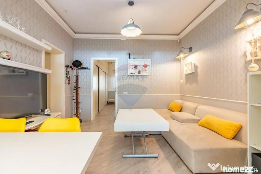 Apartament cu 4 camere semidecomandat în Turda