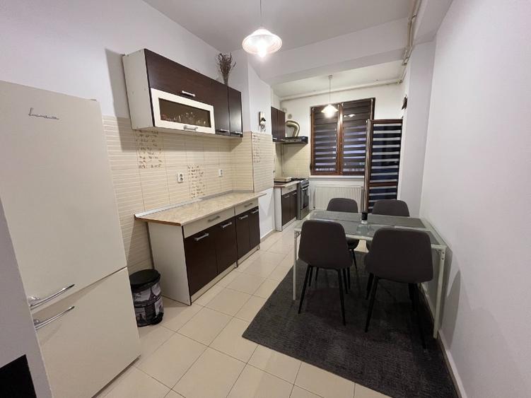Apartament cu 2 camere decomandat, mobilat în Central