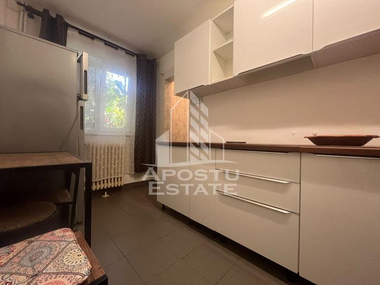 Apartament cu 2 camere decomandat, mobilat în Confecții
