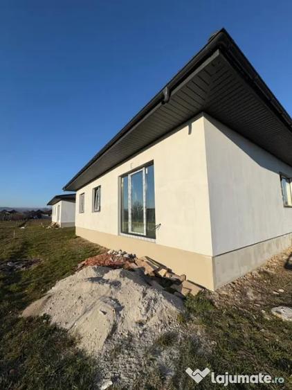 Casă cu 4 camere cu Teren 400 Mp în Săsar