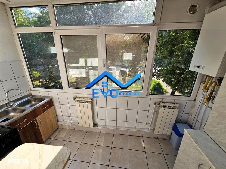Apartament cu 3 camere decomandat în Nicolina