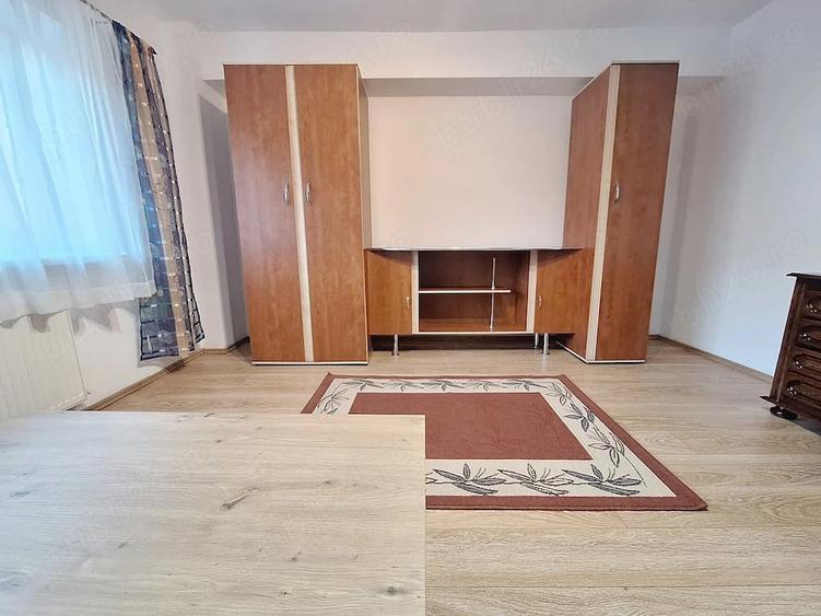 Apartament cu 3 camere decomandat în Sud