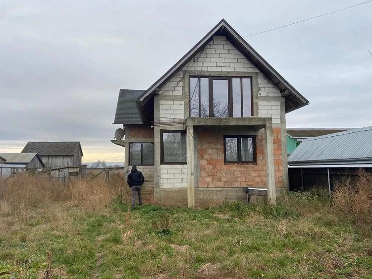 Casă cu Teren 5400 Mp în Joldești