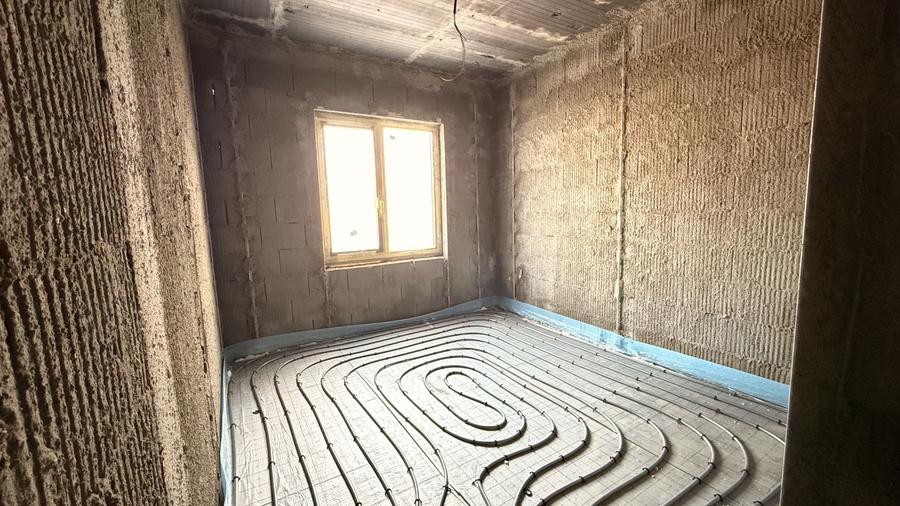 Duplex cu 3 camere cu Canalizare în Albina
