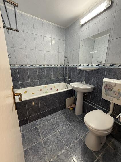 Apartament cu 4 camere semidecomandat, mobilat în Colentina — fotografia 1