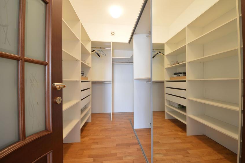 Apartament cu 4 camere decomandat în Kiseleff