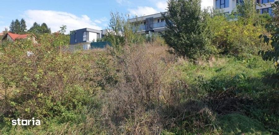 Teren de 1000 mp, în Borhanci