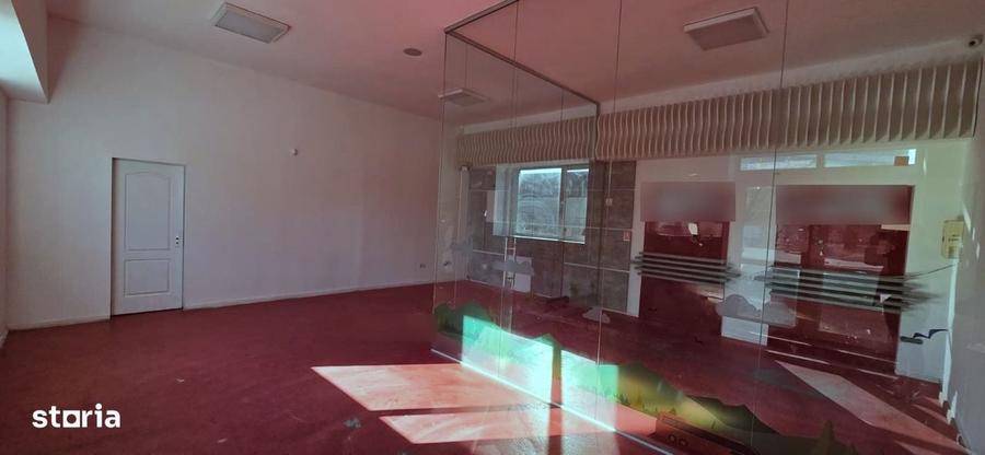 Spațiu comercial, de 370 mp, în Basarab