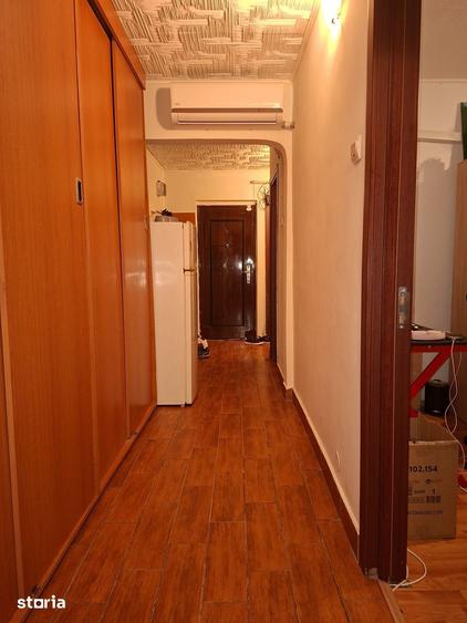 Apartament cu 3 camere decomandat în Rovine