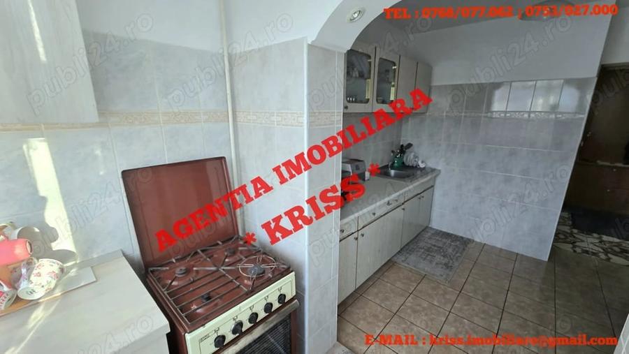 Apartament cu 3 camere decomandat în Găvana