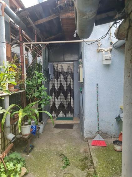 Casă cu 2 camere cu Teren 100 Mp în Central