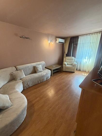 Apartament cu 3 camere decomandat în 9 Mai