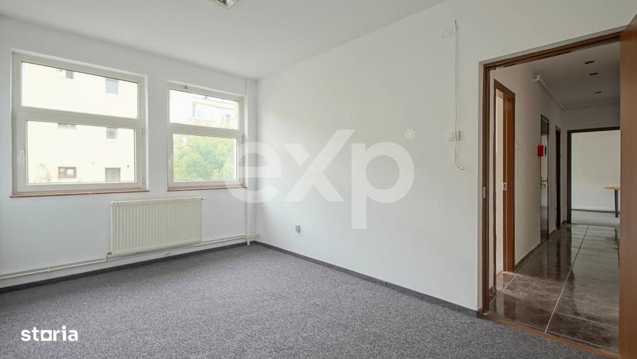 Apartament cu 5 camere decomandat în Astra