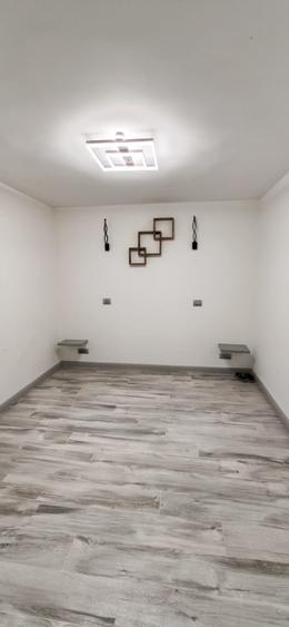 Apartament cu 3 camere semidecomandat în Tomis II