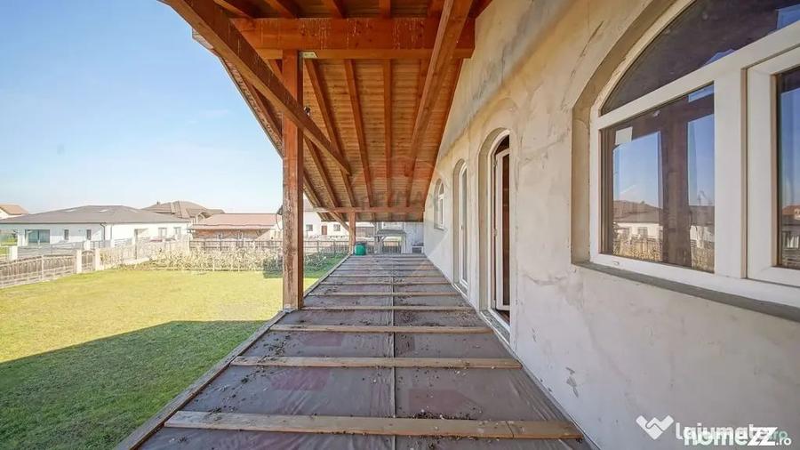 Casă cu 5 camere cu Teren 700 Mp în Sânpetru