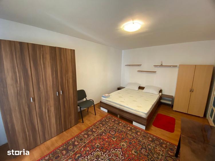 Apartament cu 3 camere decomandat în Între Lacuri