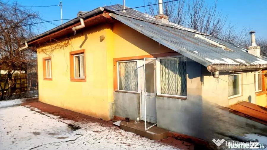 Casă cu 4 camere cu Teren 900 Mp în Lipănești