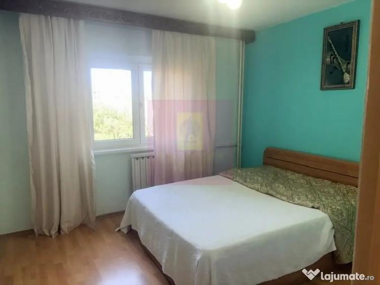 Apartament cu 3 camere decomandat în Drumul Sării