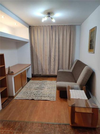Apartament cu 4 camere decomandat în Lipovei