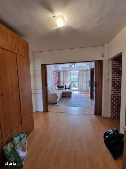 Apartament cu 3 camere decomandat, mobilat în Tei